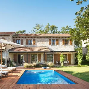 https://villa-meneghetti.in-istria.net